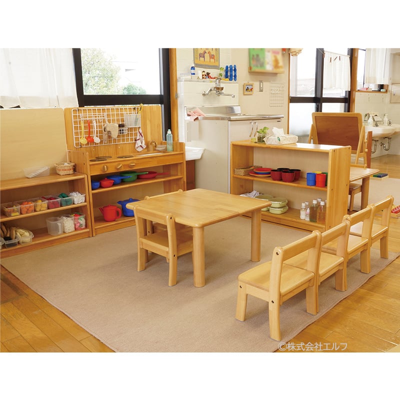 ブロック社の家具　幼児椅子使用例