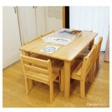 ブロック社の幼児椅子　ブロック社の角テーブルW90D60との組み合わせ例