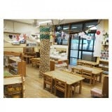 ブロック社の家具を使った保育室　角テーブルと幼児椅子　3歳児クラスの部屋