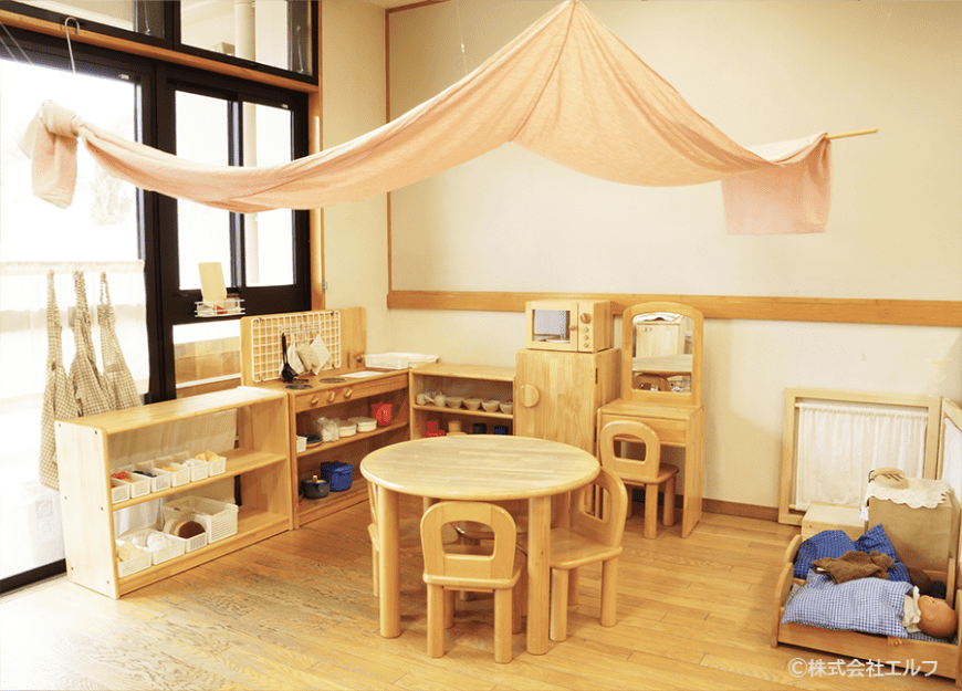 保育室内のままごと遊びのコーナー　ブロック社　保育室内用家具　
